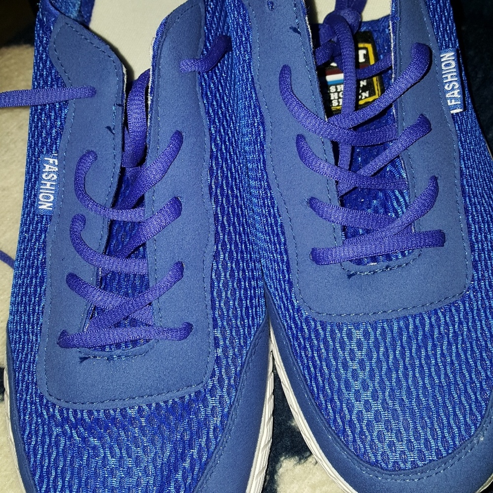Light mesh sneaker
